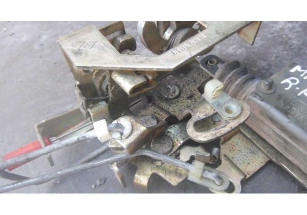 Замок двері задньої правої електричний Renault Master II, 7700352464, 7700352465